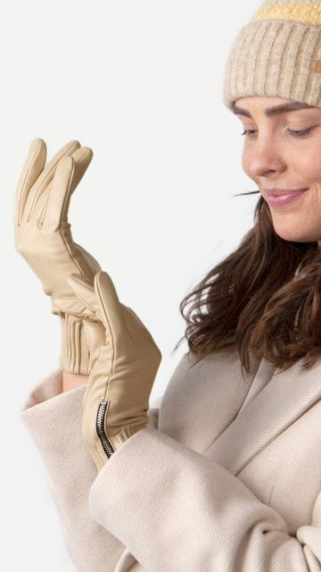 Bailee Gloves